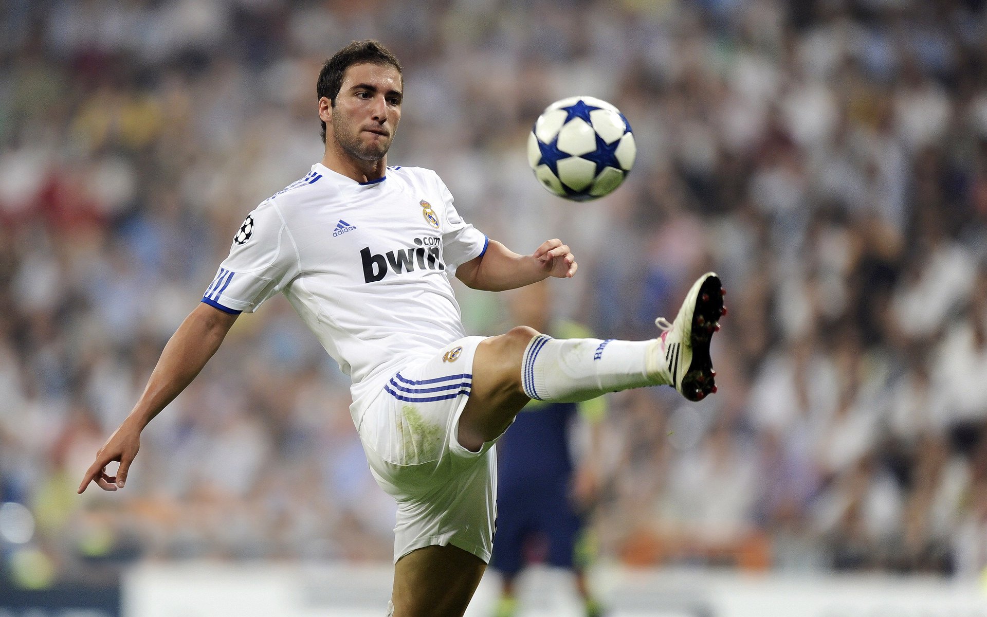 智能英雄，未来战场无极限！