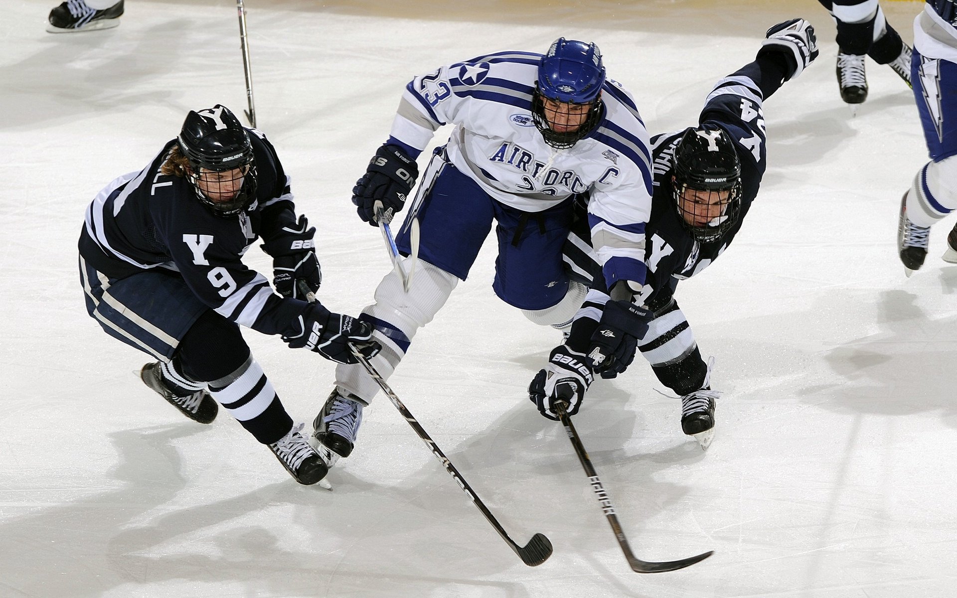 电竞产业链上下游协同创新能力增强，电竞产业链构建